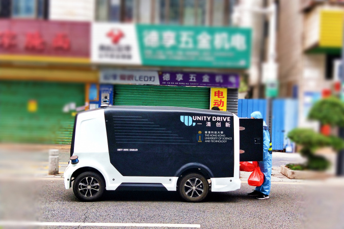 Hercules I, another slow speed unmanned parcel delivery vehicle, is delivering lunch boxes to the staff of a quarantined village in Pingshan District in Shenzhen.