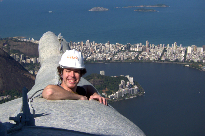 Prof. Sander used to fly more than 30 hours back to his birth place Rio de Janeiro in Brazil from Hong Kong occasionally before the COVID-19 pandemic. This gigapixel image was taken from the Corcovado peak 10 years ago and set a world record for the largest digital photograph at that time.