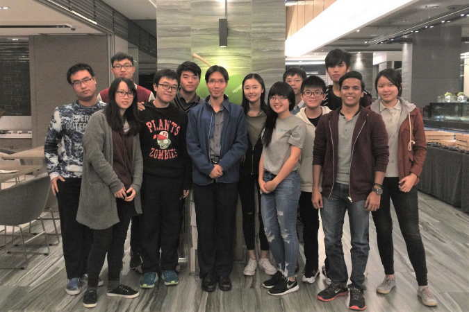 Before the pandemic, Prof. Raymond Wong used to hold meal gatherings with his undergraduate students to listen to their needs and share his insights.
