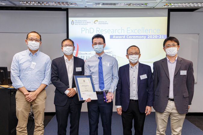 (From left) Prof. Shang Chii, PhD advisor of Dr. Yin Ran, Prof. Richard So, Associate Dean of Engineering (Research & Graduate Studies), awardee Dr. Yin Ran, Prof. Tim Cheng, Dean of Engineering, and Prof. Shao Minhua, Chair of Engineering Research Committee.