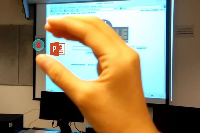 Ubii讓用戶可透過簡單的手勢，與多個智能設備進行互動，例如只要向著機器做出「拖拉」的手勢，便可遙距將檔案於電腦或打印機之間相互傳送。