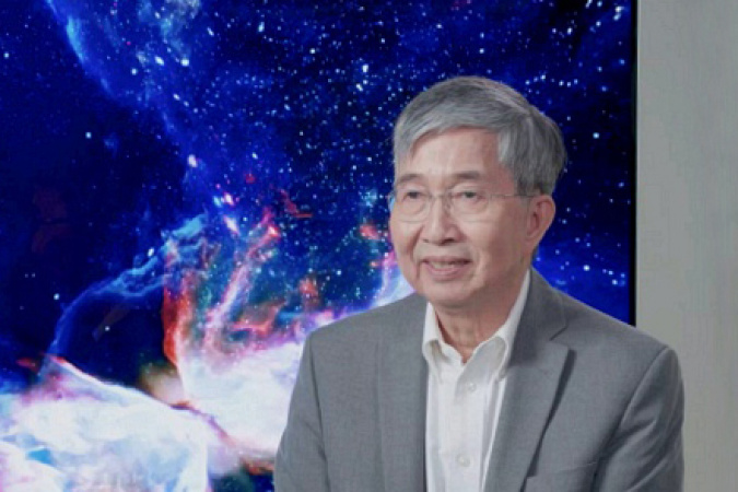 “When I Skype with my grandchildren on my cellphone, I enjoy seeing their most beautiful faces – on an OLED screen.” - Prof. TANG Ching-Wan