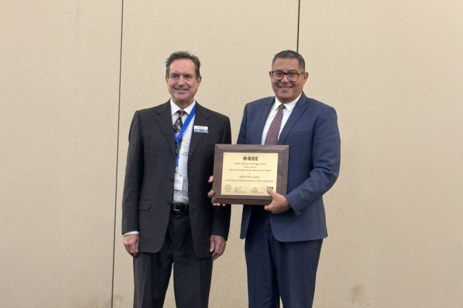 Prof. Khaled B. Letaief received the IEEE James Evans Avant Garde Award 2024 at the 100th IEEE Vehicular Technology Conference in Washington, D.C., USA.