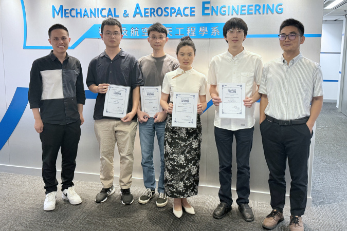 Three PhD students from the Department of Mechanical and Aerospace Engineering (2nd right) WANG Guang, (2nd left) YING Anjia and (3rd left) ZHOU Le won the Best Student Presentation Awards at the 27th Annual Conference of HKSTAM.