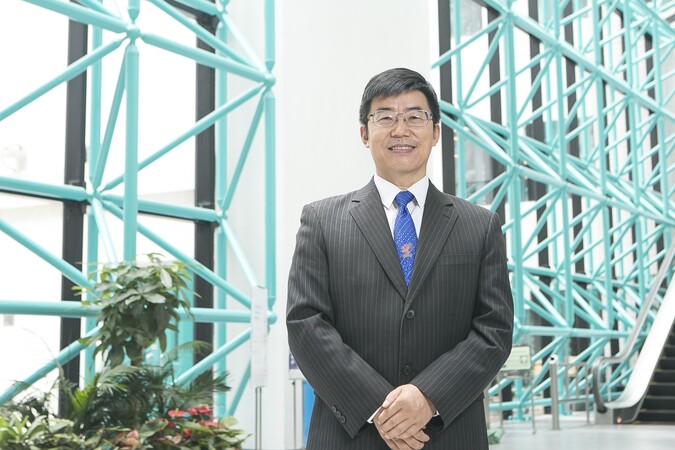 Prof. Zhang Limin is a distinguished scholar in the field of geotechnical risk management.