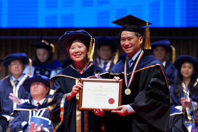Prof. Ben Chan (right) received the Michael G. Gale Medal for Distinguished Teaching from President Prof. Nancy Ip at the University’s Congregation 2025 on October 18. He was recognized for his achievements in teaching and curriculum development, dedication to students, and broad contributions to the University’s educational mission.