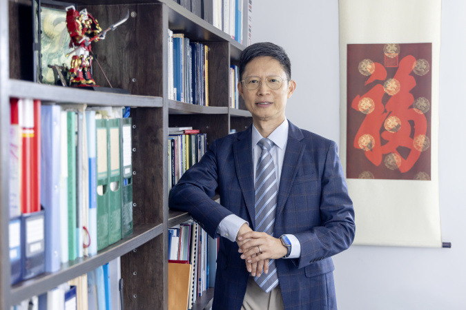 Prof. Fugee Tsung pictured with a replica of the renowned Kangxi Emperor “Fu” (福) calligraphy. Meaning blessing and prosperity, the character “Fu” is also embedded in his Chinese name (宗福季)—a meaningful coincidence that bridges heritage and identity.