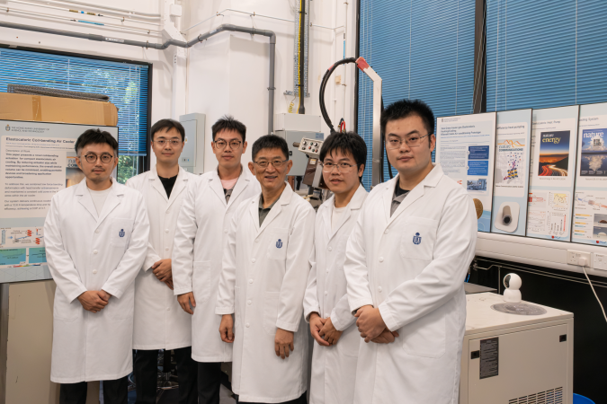 HKUST Engineering Unveils World’s First Zero-Degradation Elastocaloric Cooling Device to Revolutionize Sustainable Refrigeration Technology A team led by Prof. Sun Qingping (third right), Chair Professor in the Department of Mechanical and Aerospace Engineering at HKUST, has unveiled the world’s first zero-degradation elastocaloric cooling device. Team members include (from first left) Dr. Li Xueshi, Su Changfeng, Li Yang, (from fifth left) Dr. Lin Hongyang, and Hu Jiyuan.
