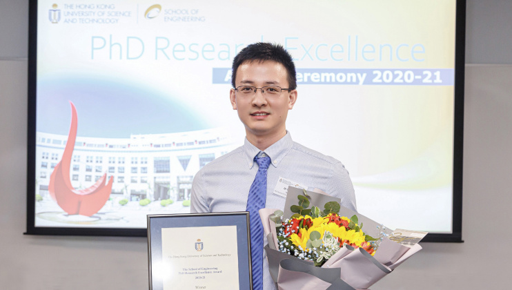 As a senior who has completed PhD studies at HKUST, Dr. Yin Ran (left) enthusiastically shares with us his experience and advice to excel as a postgraduate student.