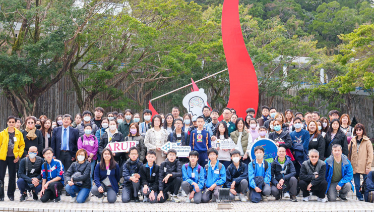 Around 80 Form 1 to 3 secondary school students, parents and teachers participated in the Engineering Education and Career Day hosted by the School of Engineering on January 27, 2024 to get inspired by innovations in various engineering disciplines.