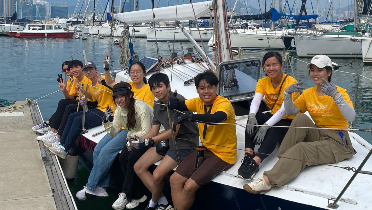 The HKUST Sail and Shine Program, co-organized by HKUST Connect and HKYSUA, offers students the exceptional opportunity of boarding a yacht to experience sailing and learn how to plan social service activities.