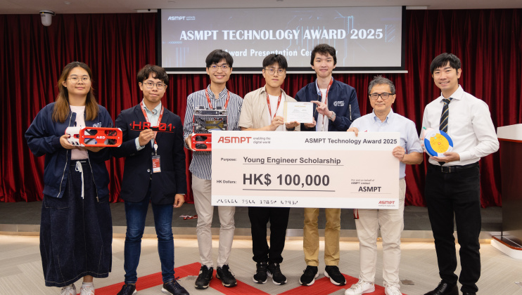 The Gold Award team from the Division of Integrative Systems and Design and their supervisors Prof. Tsui Chi-Ying (second right) and Prof. Jac Leung (first right)