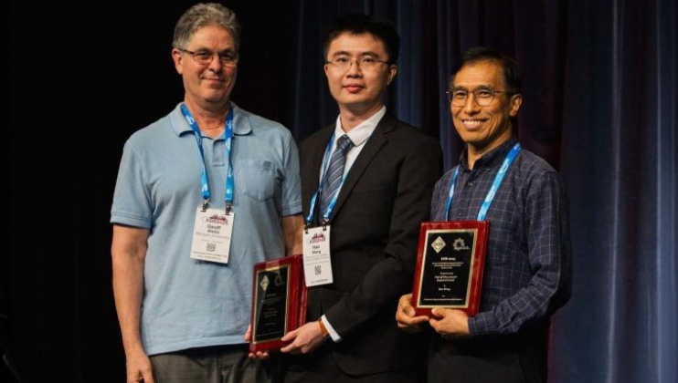 (From left) Prof. Geoff Webb, Chair of the 2025 SIGKDD Test of Time Awards Committee; CSE alumnus Dr. Hao Wang; and Prof. Dit-Yan Yeung, Chair Professor of the Department of Computer Science and Engineering.