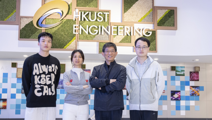 研究团队成员包括科大机械及航空航天工程学系讲座教授及通讯作者孙庆平教授（右二）、教授及共同通讯作者姚舒怀教授（左二）、研究助理教授及第一作者周国安教授（右一）、博士生及第二作者李泽希（左一）。