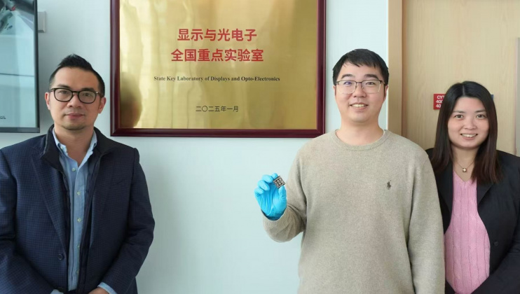 Dr. Shen Xinyi (center) holds his certified all-vacuum-deposited perovskite solar cell with Prof. Lin Yen-Hung (left) and Dr. Fion Yeung (right).