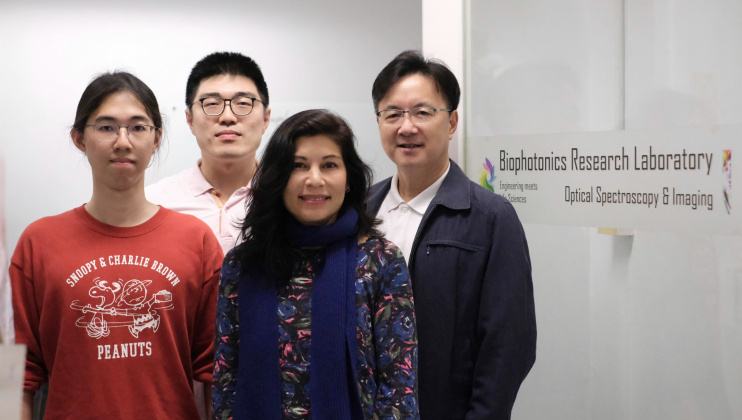 科大跨學科研究團隊成員包括共同通訊作者瞿佳男教授（後排右）、Julie L. Semmelhack教授（前排右），以及共同第一作者嚴格威（後排左）、田廣楠博士（前排右）。