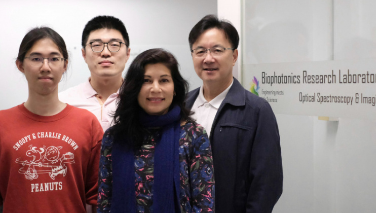 科大跨学科研究团队成员包括共同通讯作者瞿佳男教授（后排右）、Julie L. Semmelhack教授（前排右），以及共同第一作者严格威（后排左）、田广楠博士（前排右）。