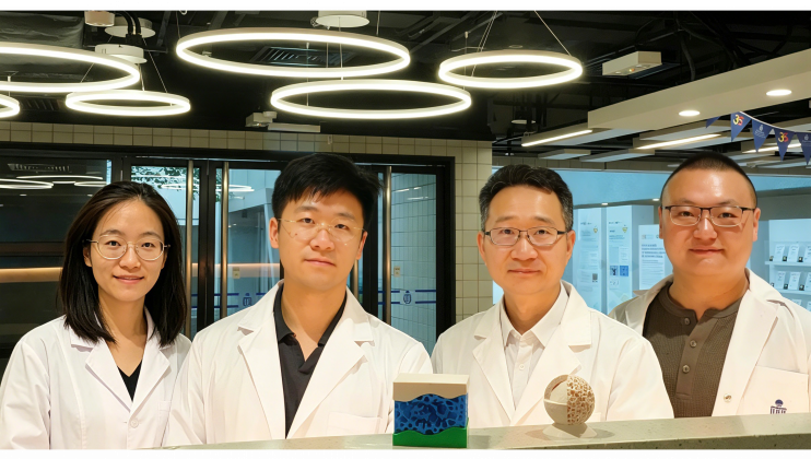 Researchers from HKUST, including Prof. Yang Jinglei (second right), postdoctoral fellows Dr. Liu Biyuan (first left) and Dr. Zhang Yonglin (second left), and PhD candidate Han Yuzi (first right), have discovered the quantum mechanism and rational design principles underlying interfacial polymerization — a breakthrough that advances applications in water purification and microcapsule technology.