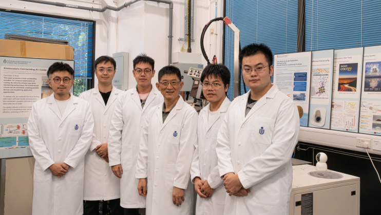 World’s First Zero-Degradation Elastocaloric Cooling Device to Revolutionize Sustainable Refrigeration Technology A team led by Prof. Sun Qingping (third right), Chair Professor in the Department of Mechanical and Aerospace Engineering at HKUST, has unveiled the world’s first zero-degradation elastocaloric cooling device. Team members include (from first left) Dr. Li Xueshi, Su Changfeng, Li Yang, (from fifth left) Dr. Lin Hongyang, and Hu Jiyuan.