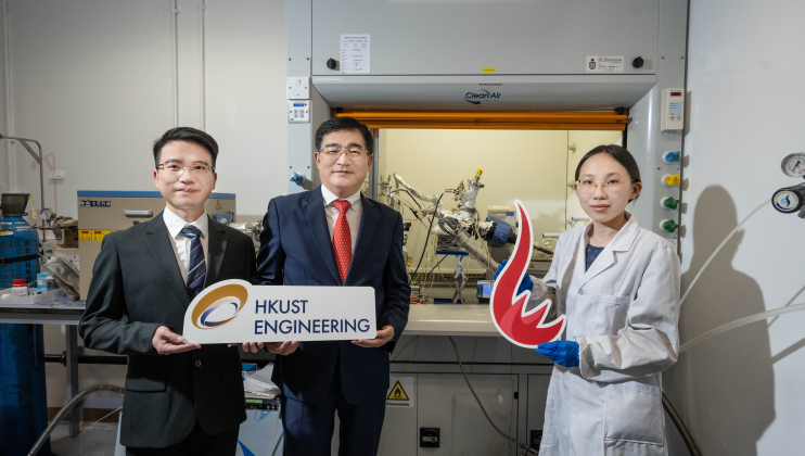 HKUST Engineering Develops Novel Cartilage-Inspired Polymer Nanocoating to Substantially Extend Battery Lifespan A research team led by Prof. Chen Guohua (center), Chair Professor of the Department of Chemical and Biological Engineering at HKUST, alongside Research Assistant Professor Dr. Liu Qiang (left) and postdoctoral fellow Dr. Liu Yutong (right) from the same department, has developed an innovative cartilage-inspired polymer nanocoating that effectively suppresses degradation and wear of battery cathode materials at the source.