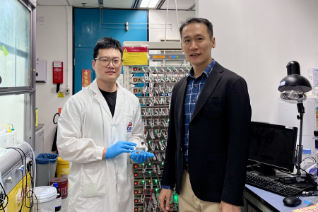 Prof. Yoonseob Kim (right), Associate Professor in the Department of Chemical and Biological Engineering and the study’s corresponding author, and his PhD student YIN Zhuoyu (left), the study’s first author, who is holding an electrochemical cell mold. They are pictured beside a battery cell cycler.