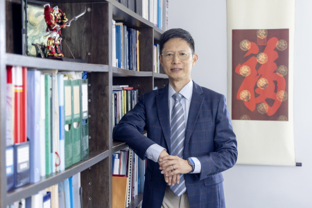 Prof. Fugee Tsung pictured with a replica of the renowned Kangxi Emperor “Fu” (福) calligraphy. Meaning blessing and prosperity, the character “Fu” is also embedded in his Chinese name (宗福季)—a meaningful coincidence that bridges heritage and identity.