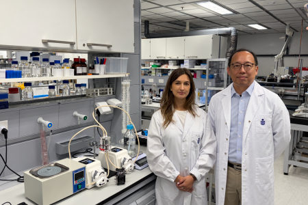 Prof. Shang Chii (right), Professor of the Department of Civil and Environmental Engineering at HKUST, and Dr. Gabriela Scheibel Cassol (left), postdoctoral fellow in the same department and HKUST PhD graduate in Environmental Engineering, developed a sustainable integrated seawater-to-hydrogen system.